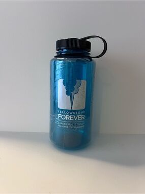 Nalgene NWOT 32 ounce water bottle Yellowstone Forever